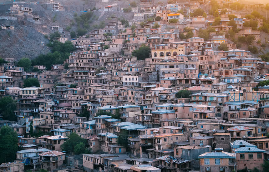 روستای کنگ مشهد در نور بعدازظهر